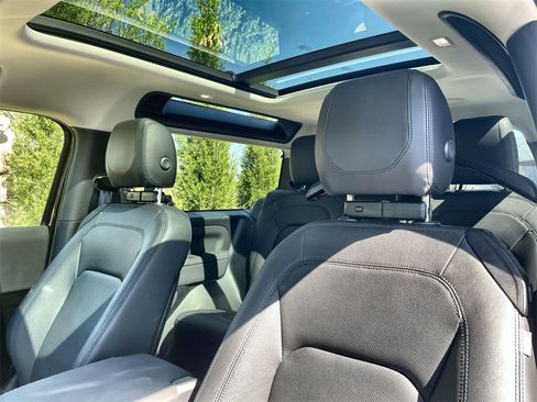 Certified 2023 Land Rover Defender 90 SE image 19