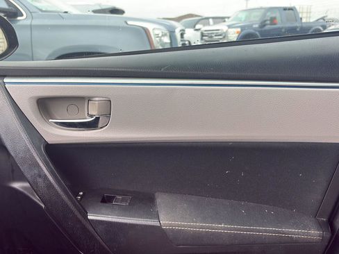 Used 2015 Toyota Corolla LE image 12