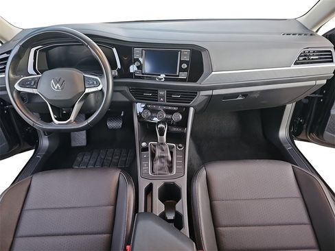 Used 2024 Volkswagen Jetta SE image 9