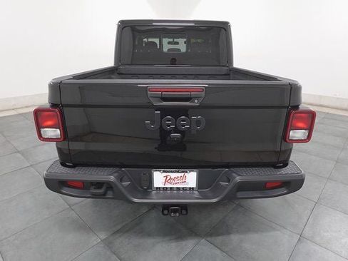 Used 2024 Jeep Gladiator Sport image 3