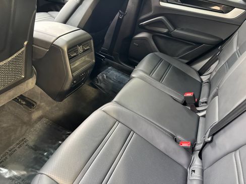 Certified 2024 Porsche Cayenne AWD/4WD image 14