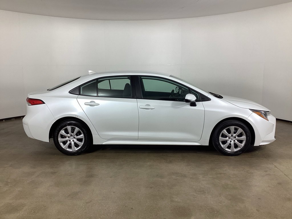 Used 2025 Toyota Corolla LE FWD image 4