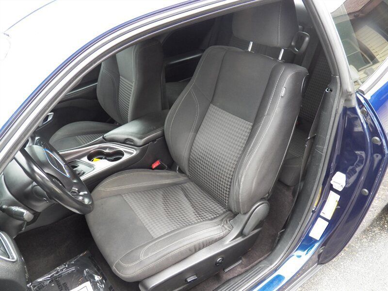 Used 2016 Dodge Challenger SXT RWD image 7