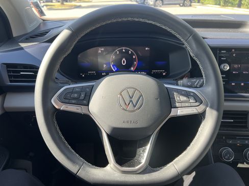 Used 2023 Volkswagen Taos SE w/ Panoramic Sunroof Package FWD image 15