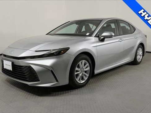 Used 2025 Toyota Camry LE FWD image 2