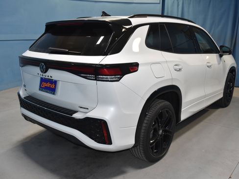 New 2026 Volkswagen Tiguan SE R-Line image 21