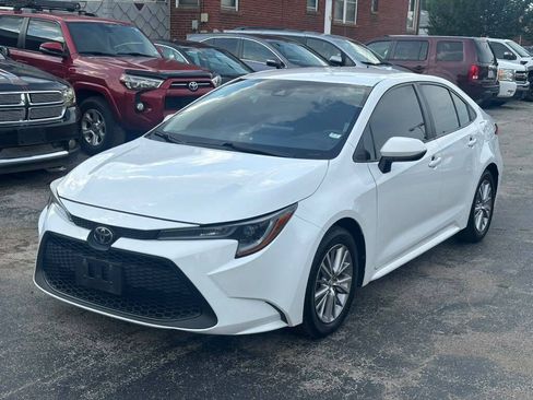 Used 2020 Toyota Corolla LE FWD image 3
