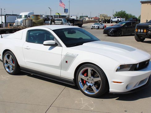 Used 2010 Ford Mustang GT RWD image 5