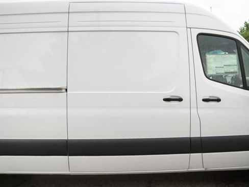 Used 2025 Mercedes-Benz Sprinter 2500 image 10