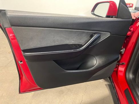 Used 2022 Tesla Model Y Long Range image 21