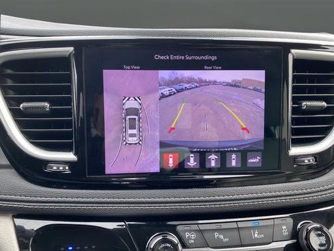 Used 2021 Chrysler Pacifica Touring-L image 27