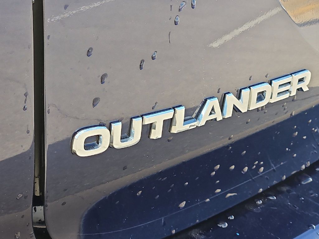 Used 2025 Mitsubishi Outlander SE AWD/4WD image 11