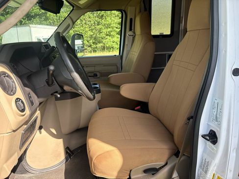 Used 2014 Ford E-450 and Econoline 450 Super Duty w/ Motorhome Prep Package RWD image 29
