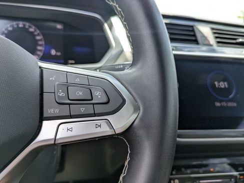 Used 2022 Volkswagen Tiguan SE AWD/4WD image 28