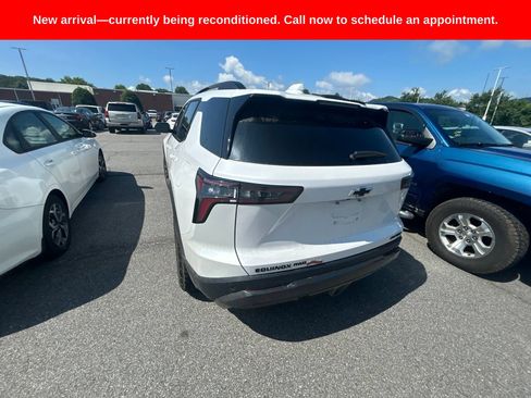 Used 2025 Chevrolet Equinox ACTIV w/ Convenience Package III AWD/4WD image 13