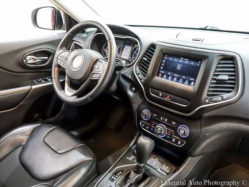 Used 2019 Jeep Cherokee Latitude Plus w/ Comfort/Convenience Group image 32