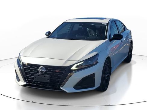 Used 2024 Nissan Altima 2.5 SR image 2