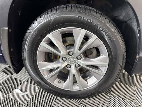 Used 2014 Toyota Highlander XLE image 29