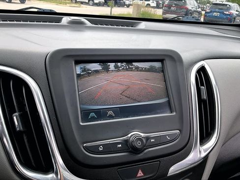Used 2018 Chevrolet Equinox LS FWD image 27