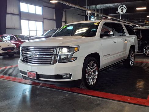 Used 2020 Chevrolet Suburban Premier w/ Premier Plus Edition image 3