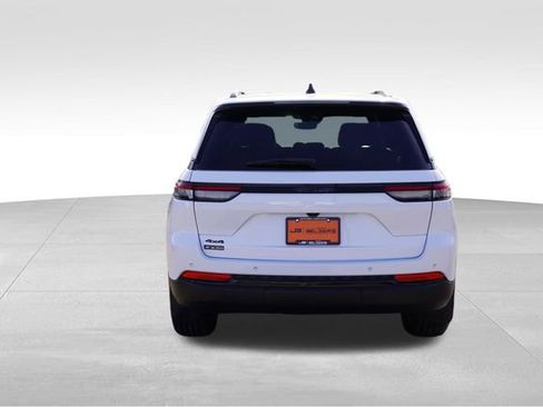 Certified 2023 Jeep Grand Cherokee Altitude image 6