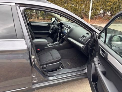 Used 2019 Subaru Outback 2.5i Premium image 11