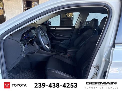 Used 2023 Volkswagen Jetta SE w/ Panoramic Sunroof Package image 16