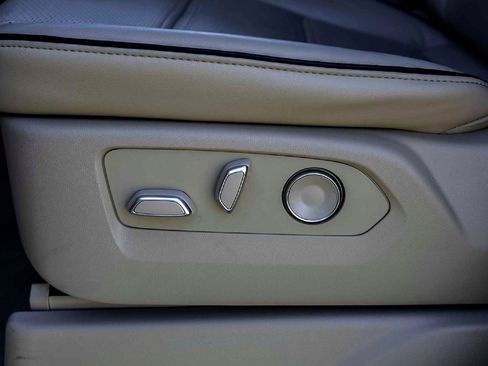 Used 2024 Cadillac Escalade Premium Luxury image 14