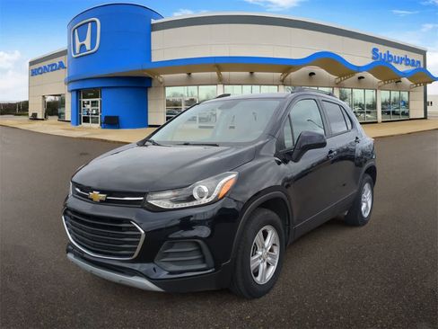 Used 2022 Chevrolet Trax LT w/ Driver Confidence Package image 4