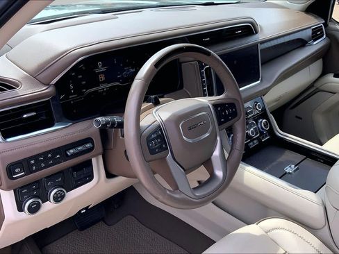 Used 2024 GMC Yukon Denali w/ Advanced Technology Package AWD/4WD image 18