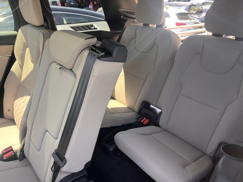 Used 2025 Volvo XC90 T8 Plus w/ Protection Package Premier AWD/4WD image 4