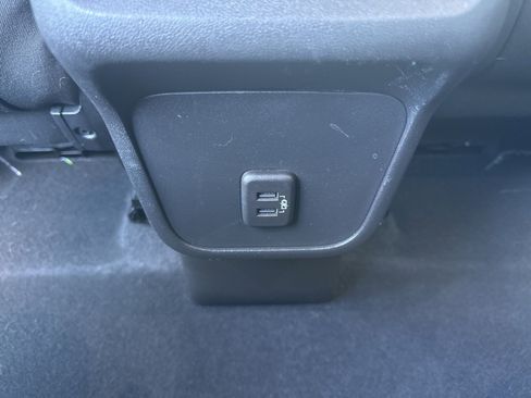 Used 2020 Chevrolet Equinox LS image 17