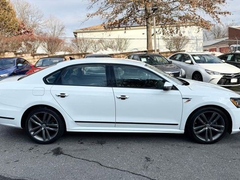 Used 2017 Volkswagen Passat 1.8T R-Line w/ R-Line Lighting Package image 8