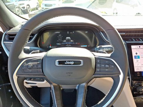 New 2025 Jeep Grand Cherokee Limited image 14