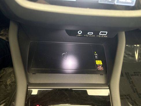 Used 2025 Subaru Forester Premium image 16