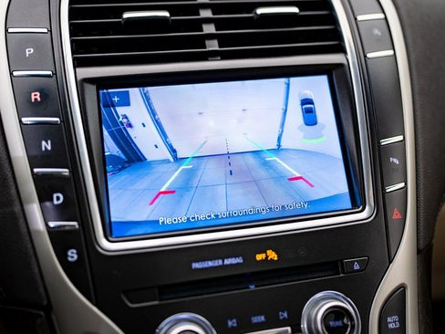 Used 2019 Lincoln Nautilus Select image 33