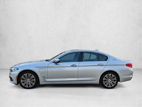 Used 2018 BMW 530e xDrive image 9
