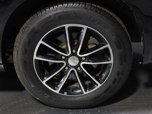 Used 2018 Dodge Grand Caravan SE FWD image 30
