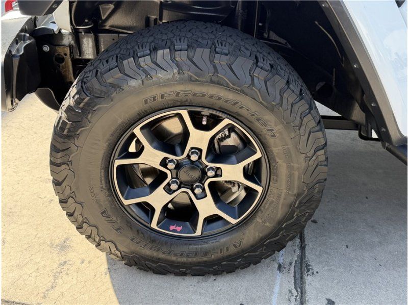 Used 2018 Jeep Wrangler Unlimited Rubicon AWD/4WD image 12