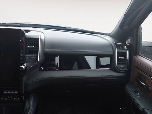 Used 2025 RAM 2500 Limited AWD/4WD image 10