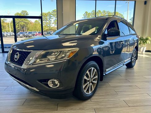 Used 2013 Nissan Pathfinder SL image 3