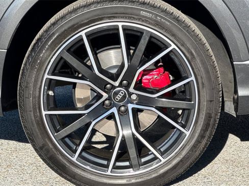 Used 2022 Audi Q8 Premium Plus image 26