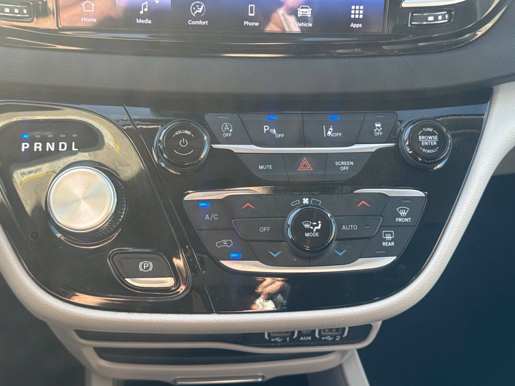 Used 2024 Chrysler Pacifica Touring-L FWD image 32