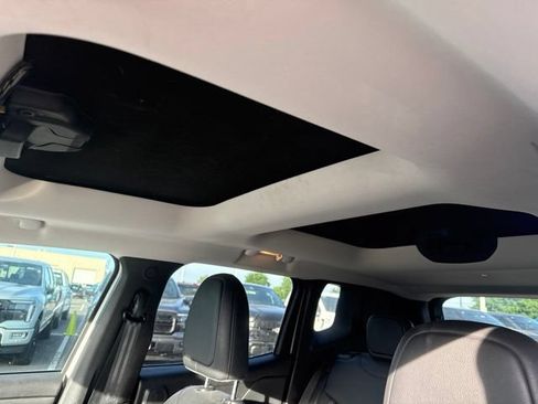 Used 2017 Jeep Renegade Limited FWD image 18