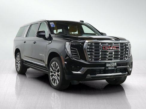 Used 2025 GMC Yukon XL Denali w/ Sun & Power Step Package AWD/4WD image 7