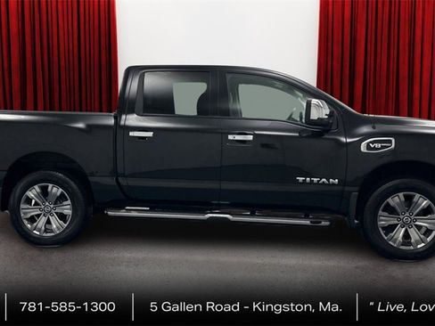 Used 2017 Nissan Titan SL w/ Chrome Package image 4