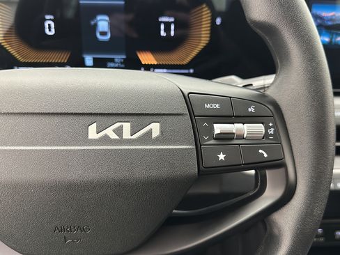 Used 2025 Kia K4 LXS FWD image 18