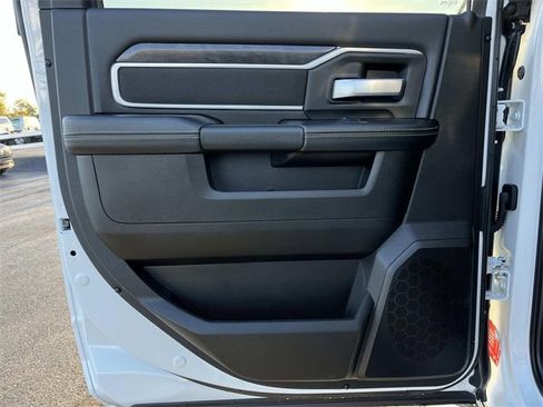 Used 2024 RAM 3500 Big Horn image 21