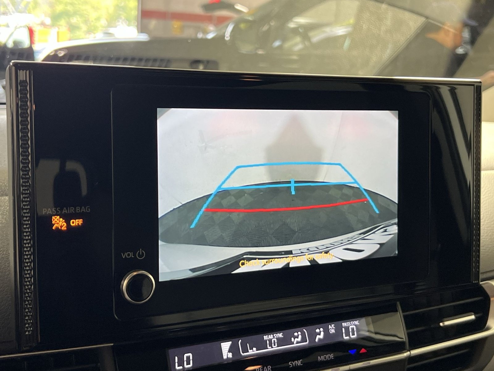 Used 2025 Toyota Sienna LE FWD image 19