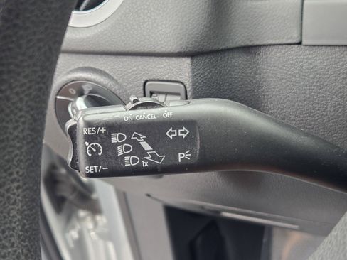 Used 2012 Volkswagen Tiguan LE FWD image 24